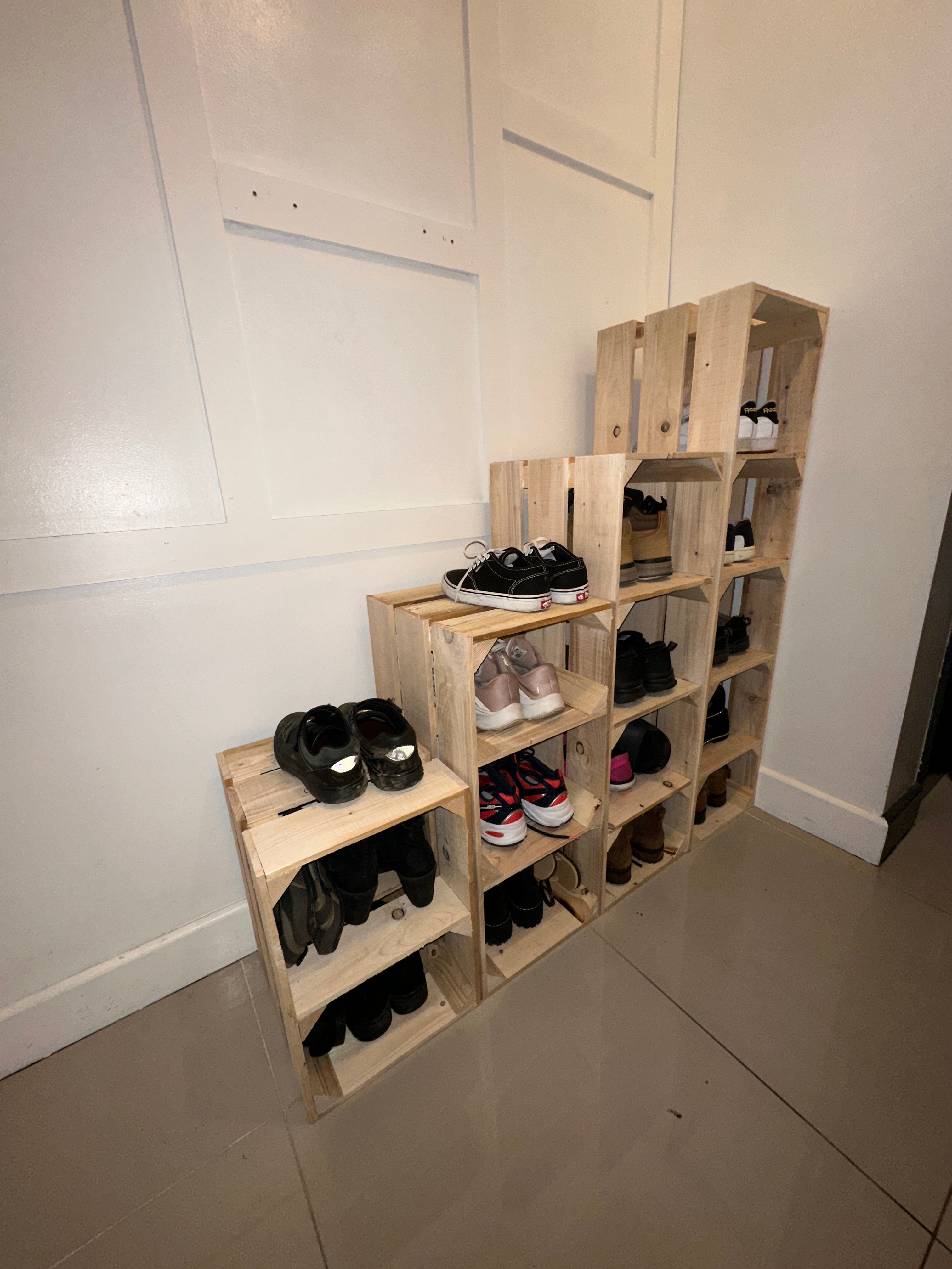 Crates retailer for shoe storage